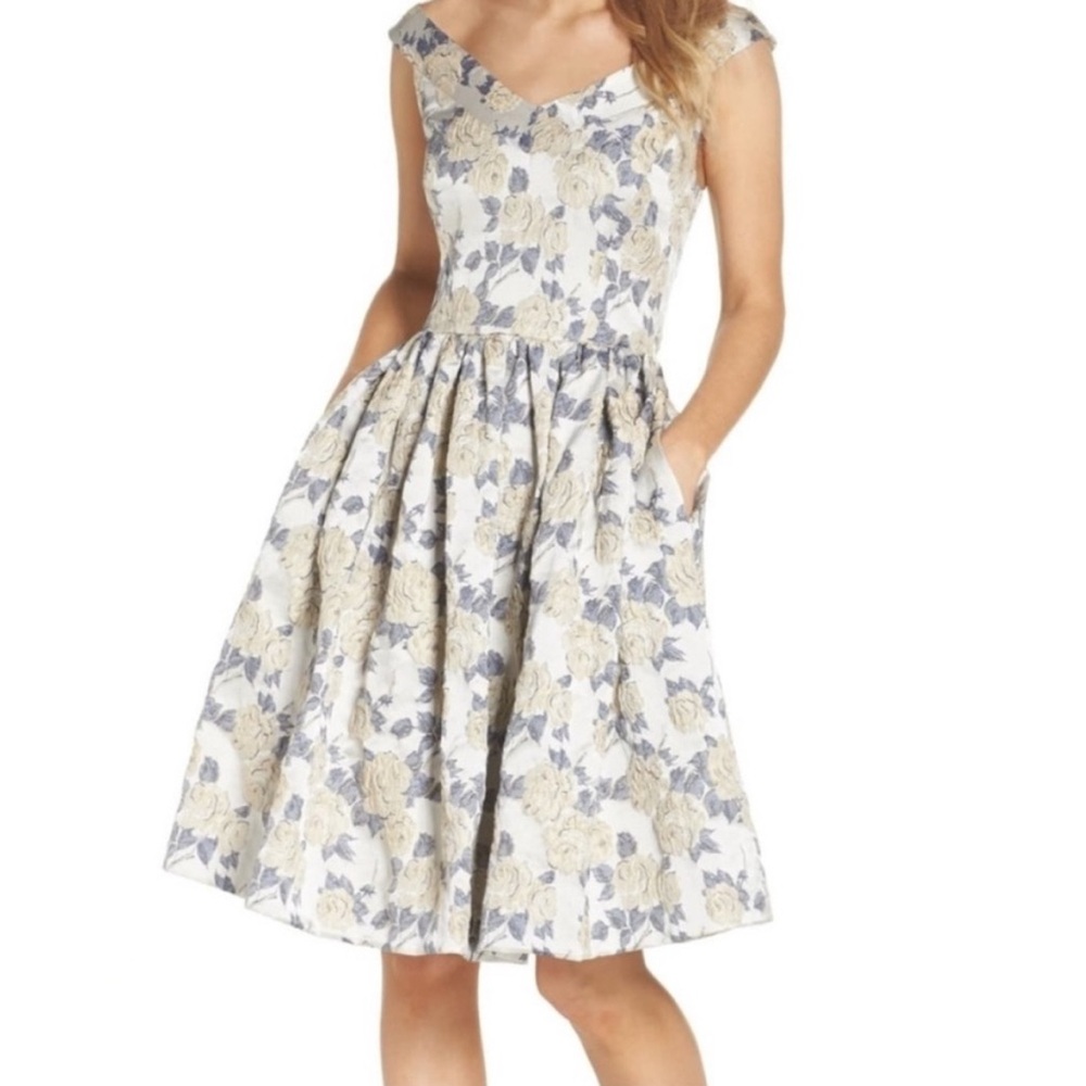 Gal Meets Glam Ava Fit and Flare Midi Dress